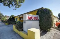 Pavilions Motel Hoteles cerca de Letters and Science