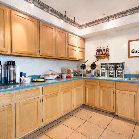 Days Inn by Wyndham Battlefield Rd/Hwy 65