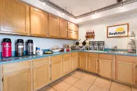 Days Inn by Wyndham Battlefield Rd/Hwy 65 - breakfast