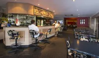 James Street Motor Inn - Barer