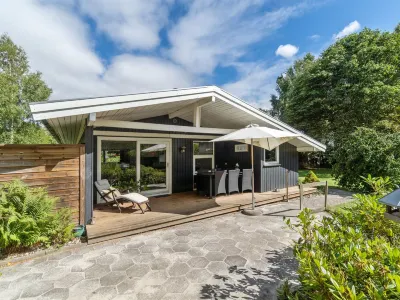 "Maiken" - 1.5km from the Sea
