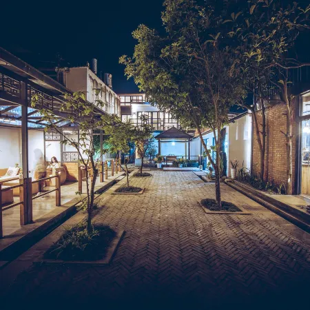 Home Inn Отели в г. Синъи