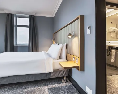 Radisson Hotel York Rooms Photos