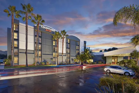 Courtyard Vallejo Napa Valley Отели рядом с достопримечательностью «Мар Айленд Навал Шипярд»