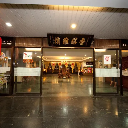 Champagne Hotel