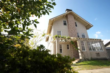 Waterhouse House Built by Vories a Nationally re Отели рядом с достопримечательностью «Chomeiji Temple»