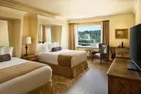 The Davenport Tower, Autograph Collection