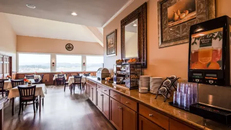 Best Western Pier Point Inn Отели рядом с достопримечательностью «Санд Мастер Парк - Сандбординг»