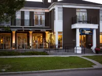 Hotel Arts Kensington Hotels near Lions Park C train