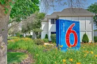 Motel 6 Glenview, IL - Chicago North