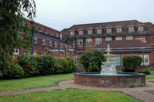 Best Western Thurrock Hotel - parkir