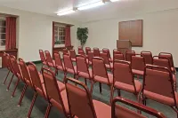 Days Inn & Suites by Wyndham Brandon Amphitheater Hotels in Brandon