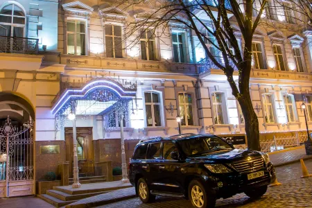 Continental Hotel Отели рядом с достопримечательностью «Храм святого апостола Луки»