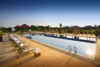 Radisson Blu Dhaka Water Garden - Pool