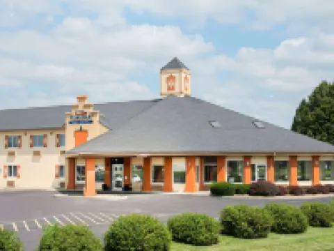 Baymont by Wyndham Pella Hotels in Pella