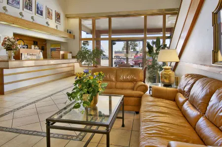 Days Inn by Wyndham Mt. Vernon Отели рядом с достопримечательностью «Роозенгаард»