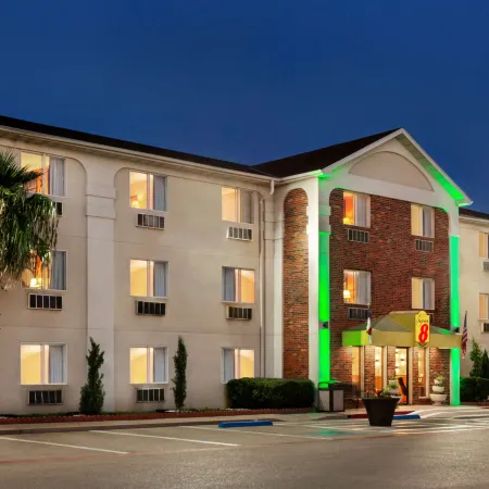 Super 8 by Wyndham Waco University Area