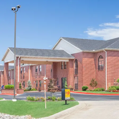 Super 8 by Wyndham Lowell/Bentonville/Rogers Area
