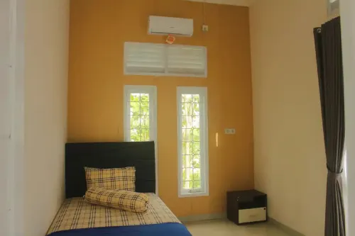 Alas Djati Guest House - 1 rumah Hotels in Bontang