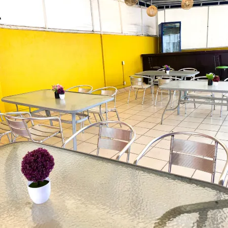 Hotel Amigo Suites Отели рядом с достопримечательностью «Площадь Конституции»