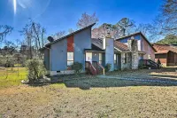 Updated Fayetville Townhome-Away-from-Home w/ Yard - balcony