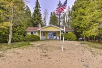 Cozy Baileys Harbor Cottage on Lake Michigan! - WiFi