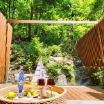 Sokcho Floating Whale Seorak Dojeok Waterfall Stay