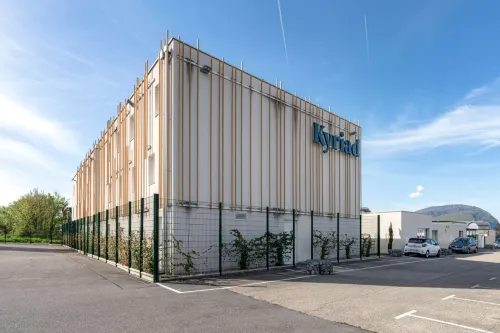 Kyriad Annemasse - Geneve - parking