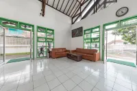 RedDoorz @ Jalan R.E. Martadinata Sukabumi Hotel a Warudoyong