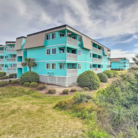Beachfront Condo w/ Boardwalk & Pool Access!