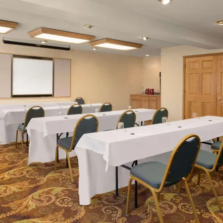Country Inn & Suites by Radisson, Milwaukee Airport, WI