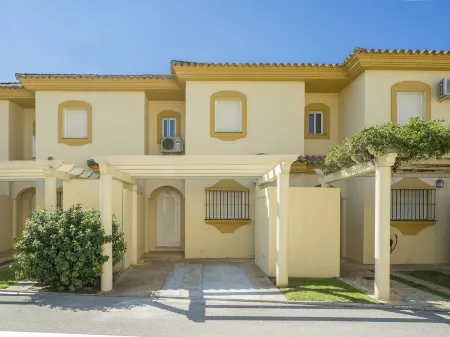 Brisamar - Novo Sancti Petri Отели рядом с достопримечательностью «Camping La Rana Verde»