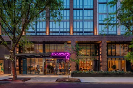 Moxy Brooklyn Williamsburg Отели рядом с достопримечательностью «Бруклинский детский музей»