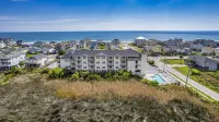 Tiffany's Motel & Condos Hotel di North Topsail Beach