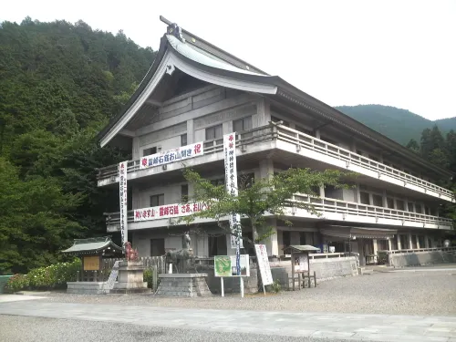 Ishizuchi Jinja Kaikan