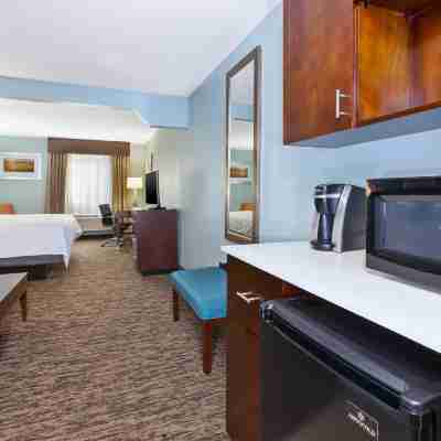 Holiday Inn Express & Suites Carmel North - Westfield Rooms