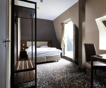 Amsterdam Lake Hotel