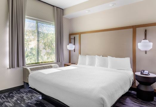 페어필드 인 & 스위트 체로키 외관