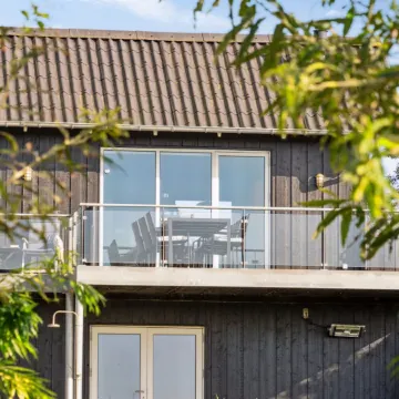 "Berta" - 70m to the Fjord