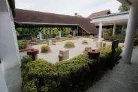 Sabah Hotel Hotel dekat Parish of St Michael & All Angels