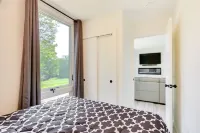 Lakefront Catskills Container Home: Private Lake Hotels in White Lake