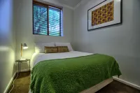 Modern North Adelaide 2 bedroom w/WIFI + parking