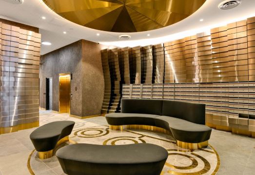 렐름 아파트먼트의 넓은 거실 이미지