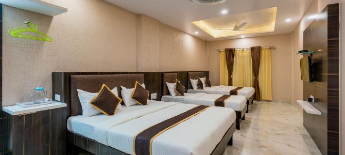 Hotel Aatithya Satkar Near Mahalaxmi Temple コールハープルのホテル