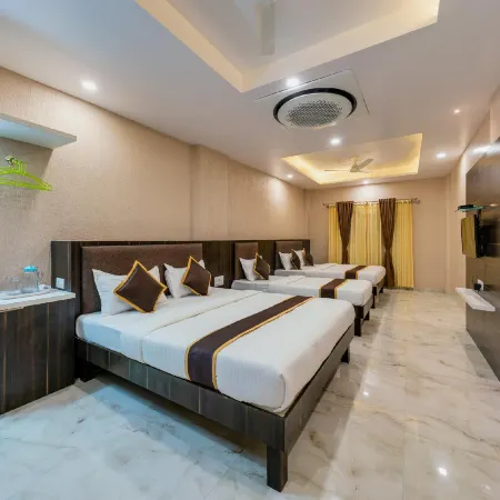 Hotel Aatithya Satkar Near Mahalaxmi Temple