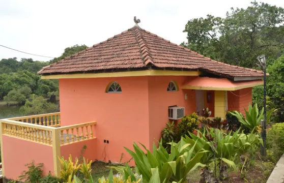 梅耶姆湖景酒店