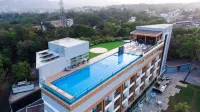 โรงแรม Regenta SGS Greenotel - โลนาวาลา - สระว่ายน้ำบนดาดฟ้า