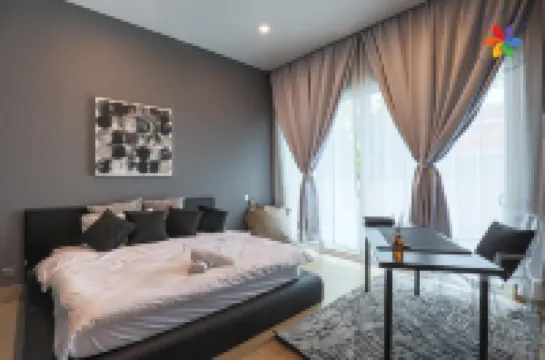 Private Studio in Bungalow by LilyandLoft