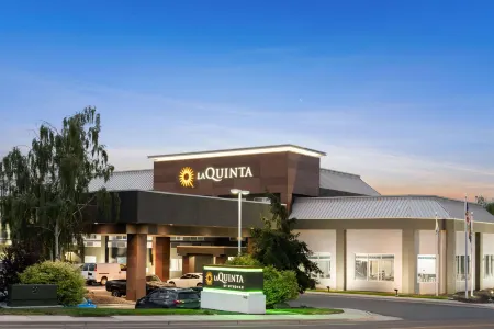La Quinta Inn & Suites by Wyndham Pocatello Отели рядом с достопримечательностью «Mountain View Event Center»