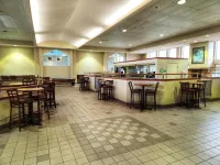 La Quinta Inn & Suites by Wyndham Appleton College Avenue - breakfast